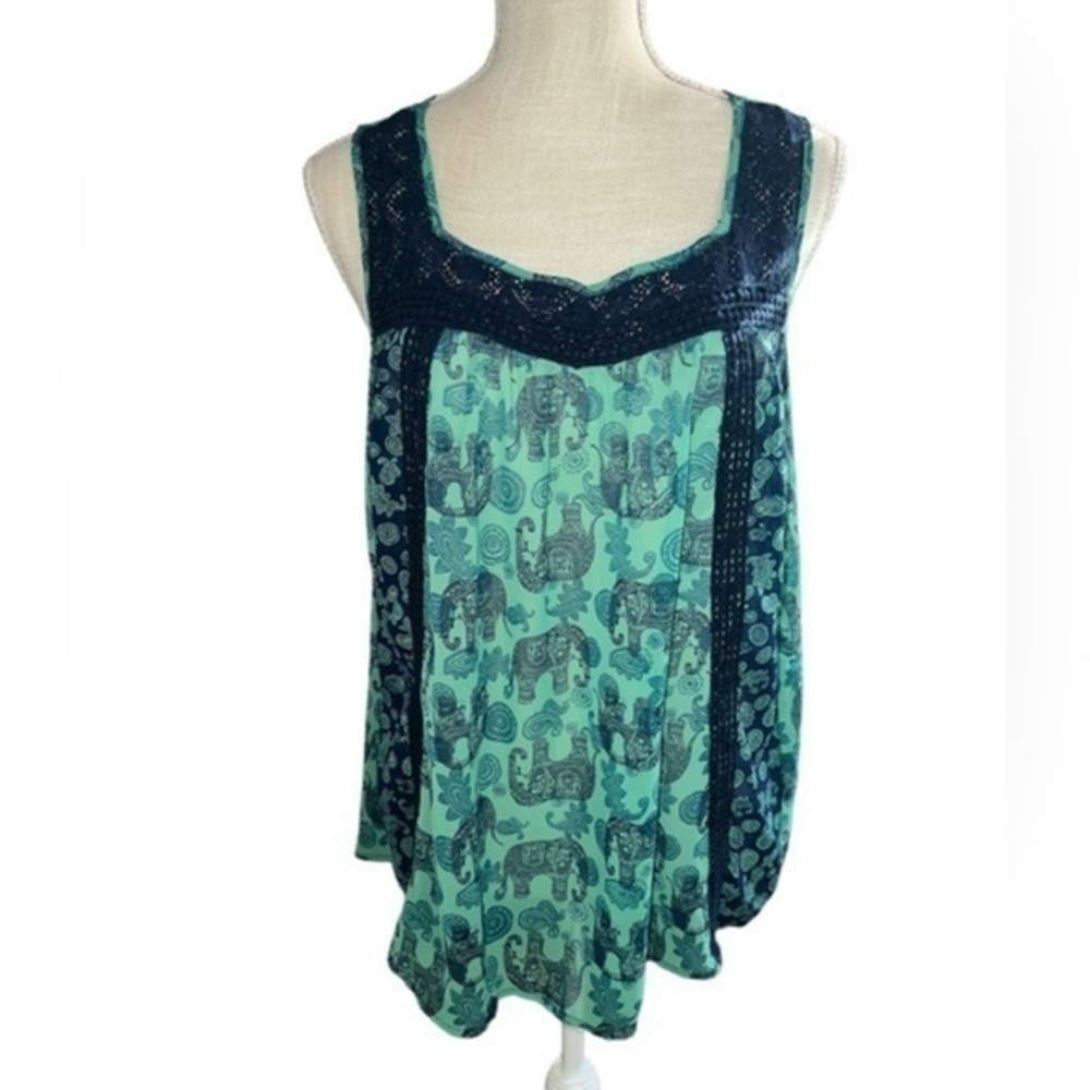 Red Camel lightweight sleeveless blouse. Size L